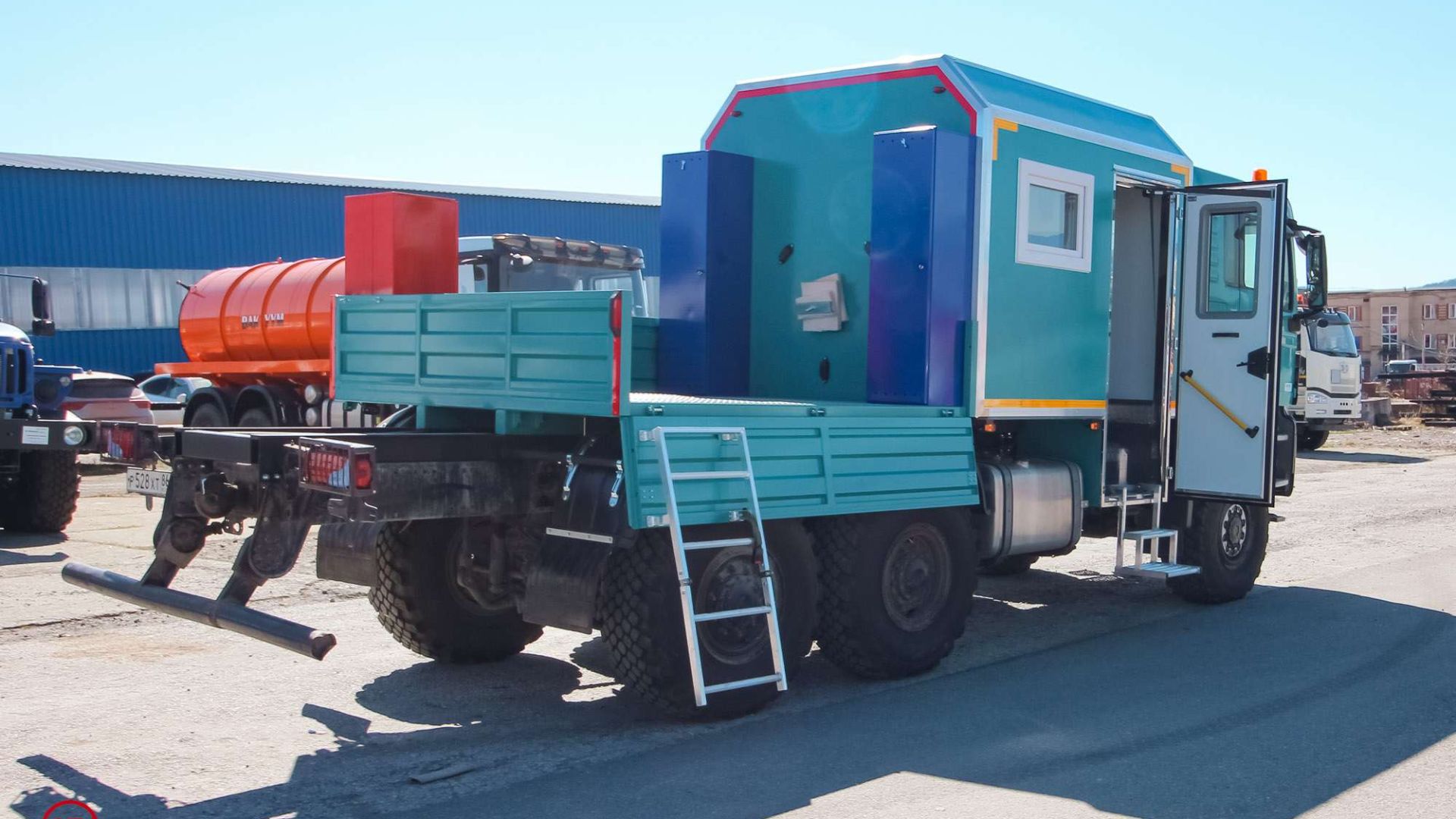 Грузопассажирский автомобиль на шасси MAN TGS 33.430 6x6 BBS c КМУ ИМ-95 3