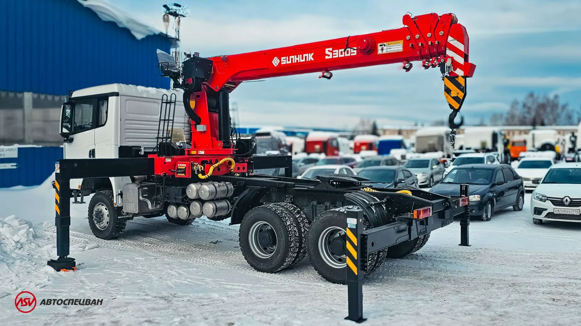 Седельный тягач Shacman X3000 с КМУ Sunhunk S-3005 2