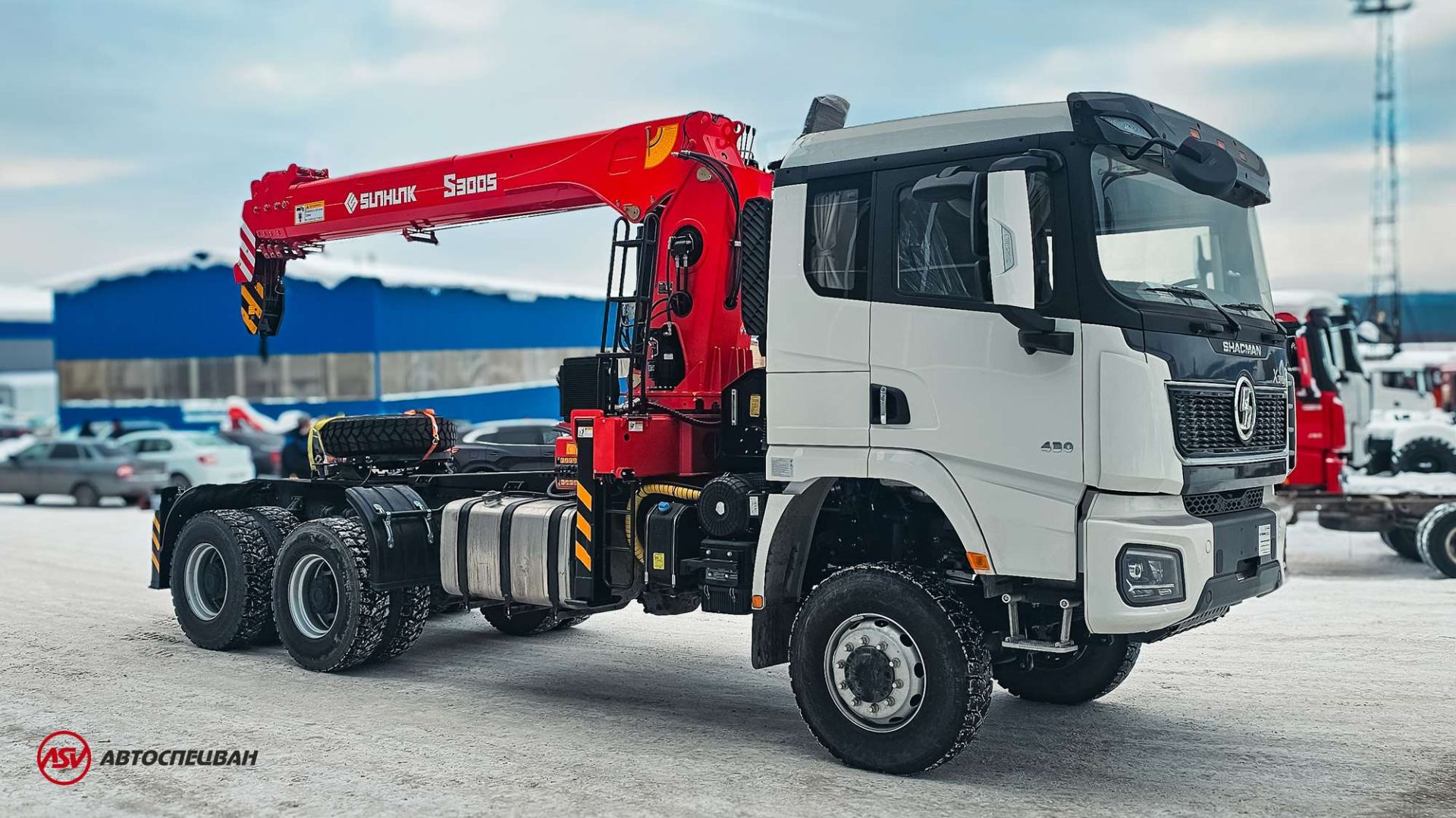 Седельный тягач Shacman X3000 с КМУ Sunhunk S-3005