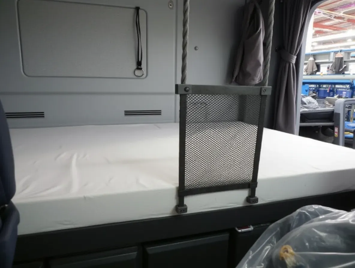 Доработка кабины: установка спальников и сдвоенной кабины